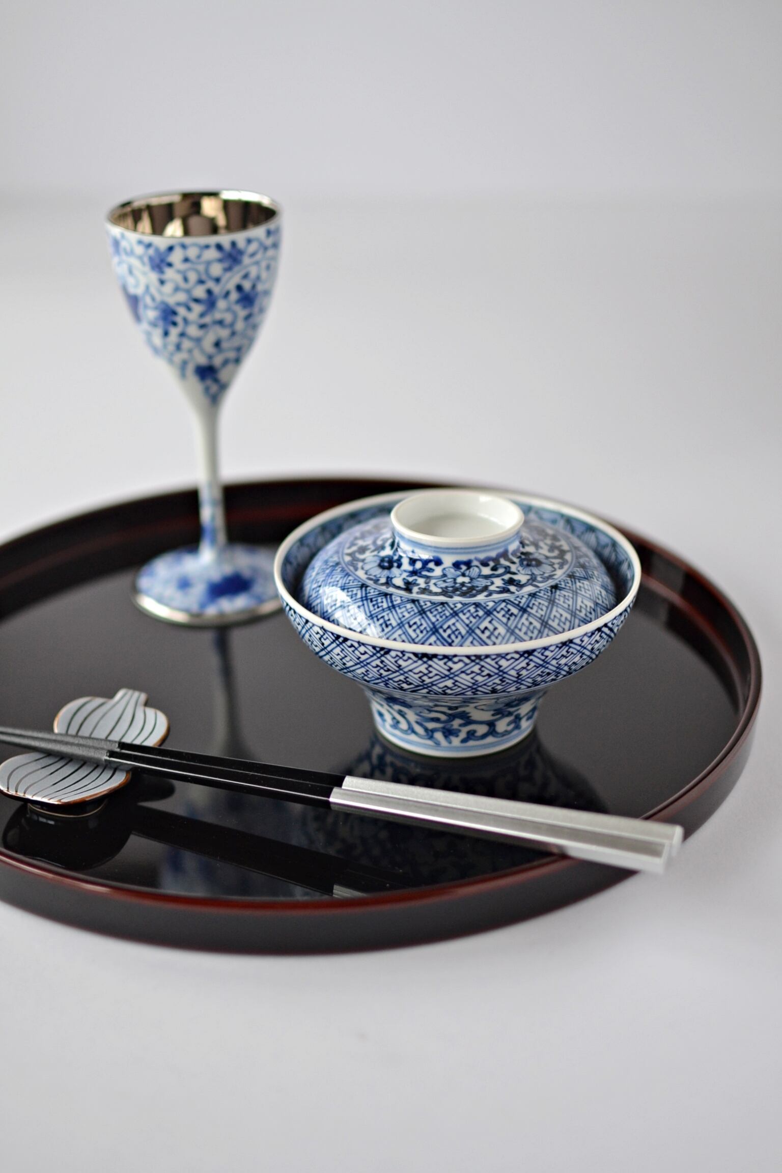 有田焼 福泉窯 染付微塵花唐草 ワイングラス15cm / プラチナ
