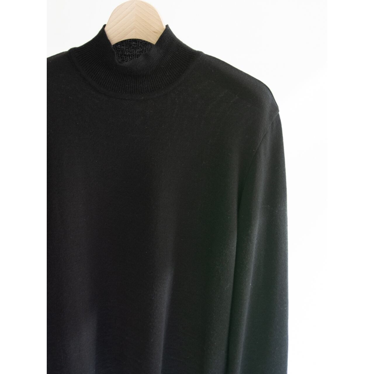 【ISSEY MIYAKE】Made in Japan Wool-Rayon High-neck Sweater（イッセイミヤケ 日本製 ウールレーヨン ハイネックニット）