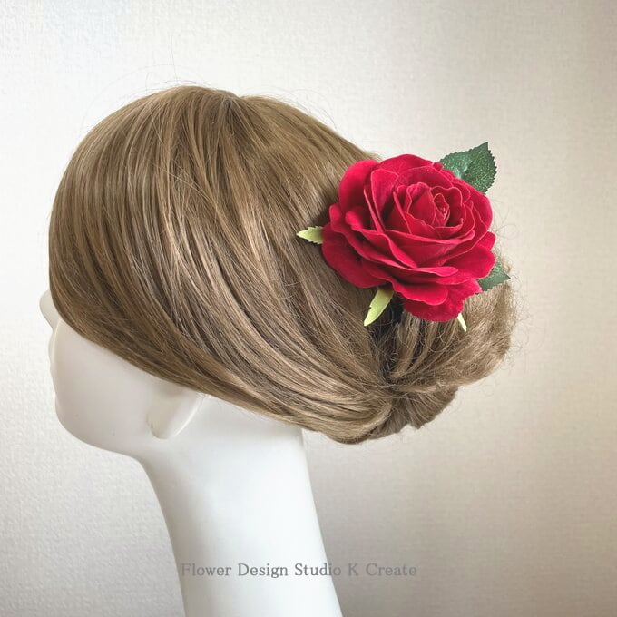 赤い薔薇のヘッドドレス（薔薇＆葉） 赤 バラ 髪飾り ダンス