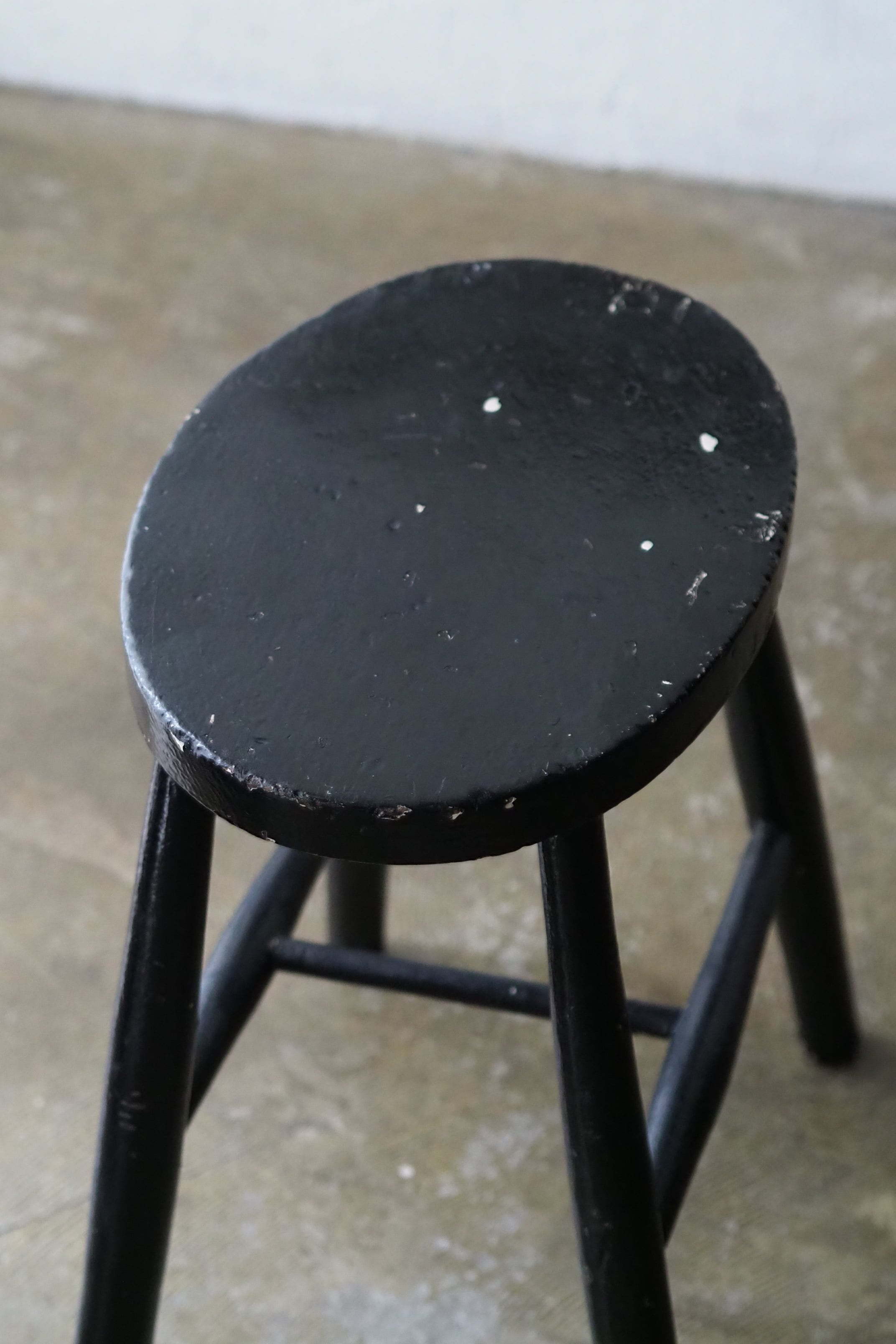 楕円の黒いスツール-antique oval black stool | アンティーク