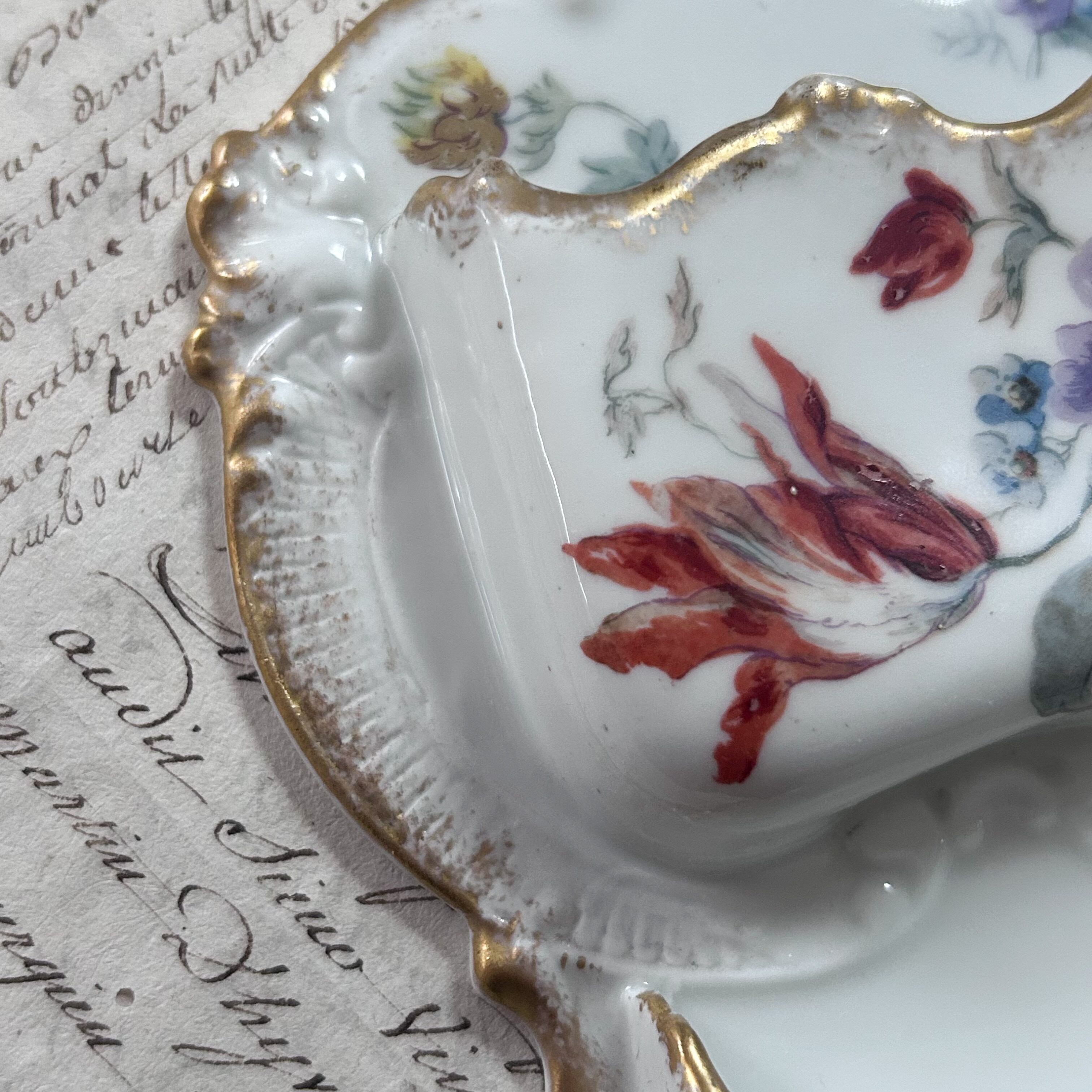 イギリスにて購入フランスアート アンティークpotteryハンドペイント フランスアンティーク】ハンドペイントの花々が美しい聖水盤 | ｱﾝﾃｨｰｸ