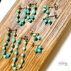 プチピアス　ターコイズ・キューブ