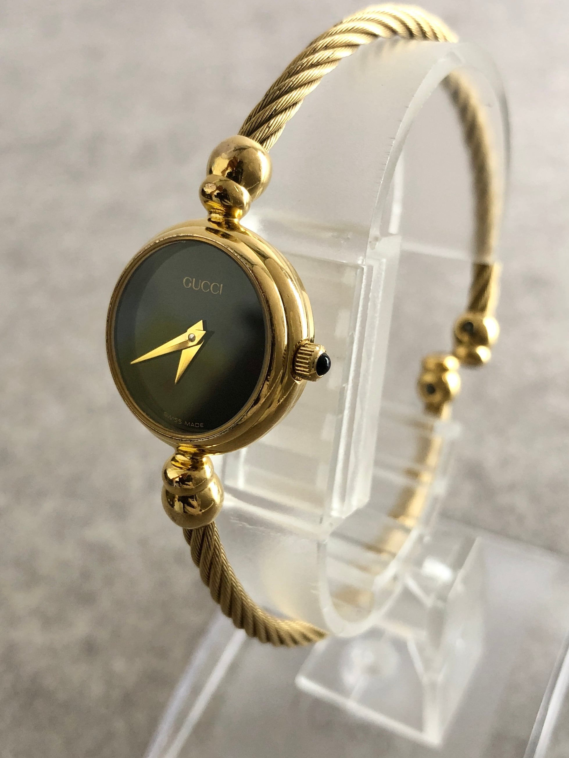 GUCCI グッチ 腕時計 ゴールド ラウンド クウォーツ バングル 2700