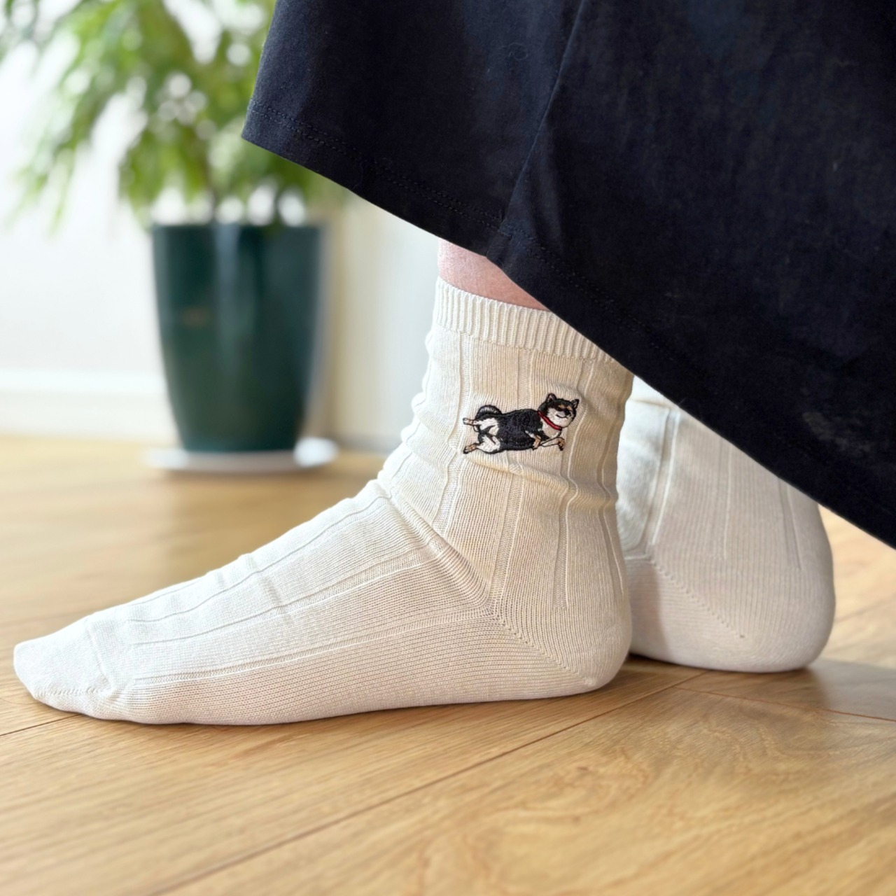 【落ち柴】しばのしるし　刺繍靴下　女性用