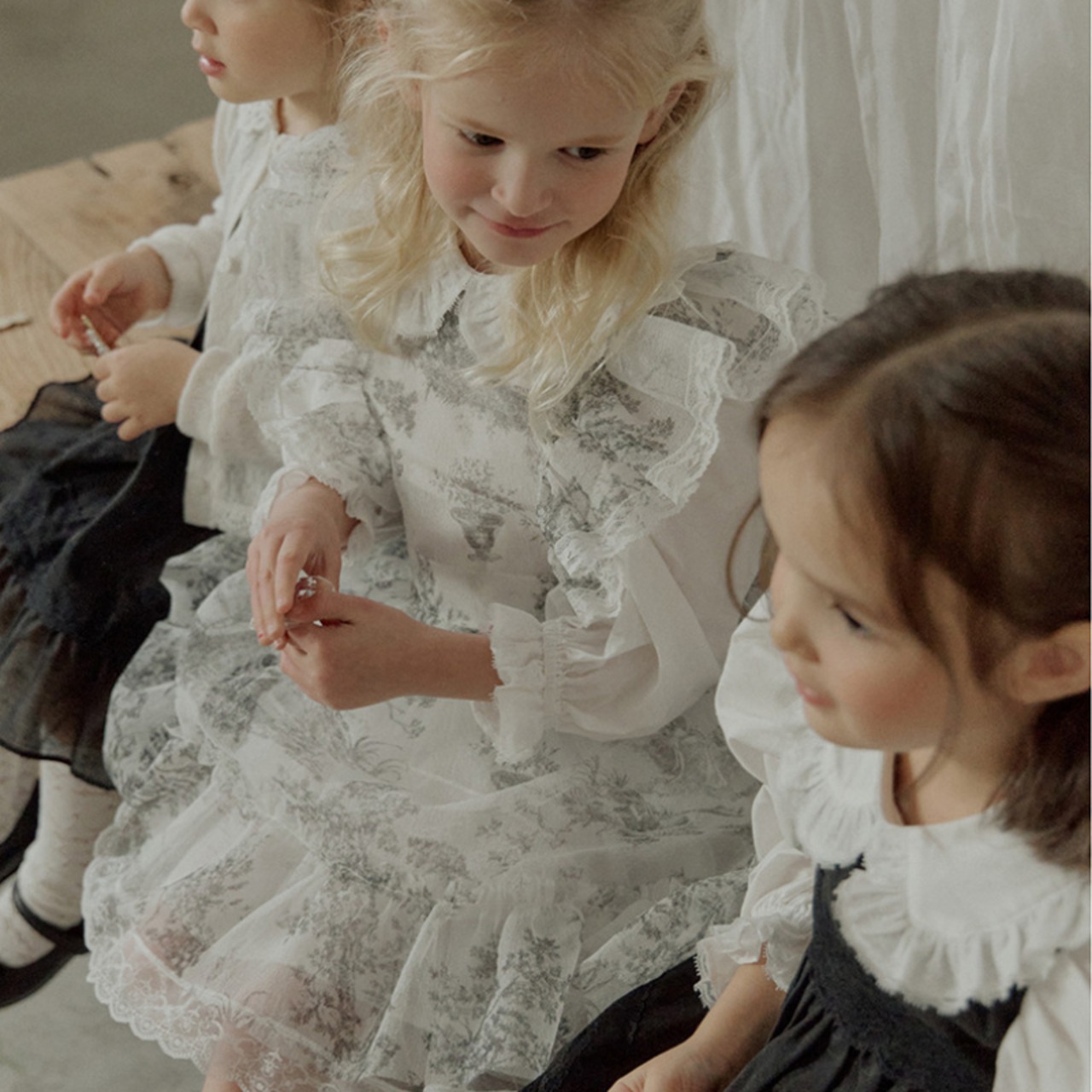 秋レースフリルオーガンザブラウス3色