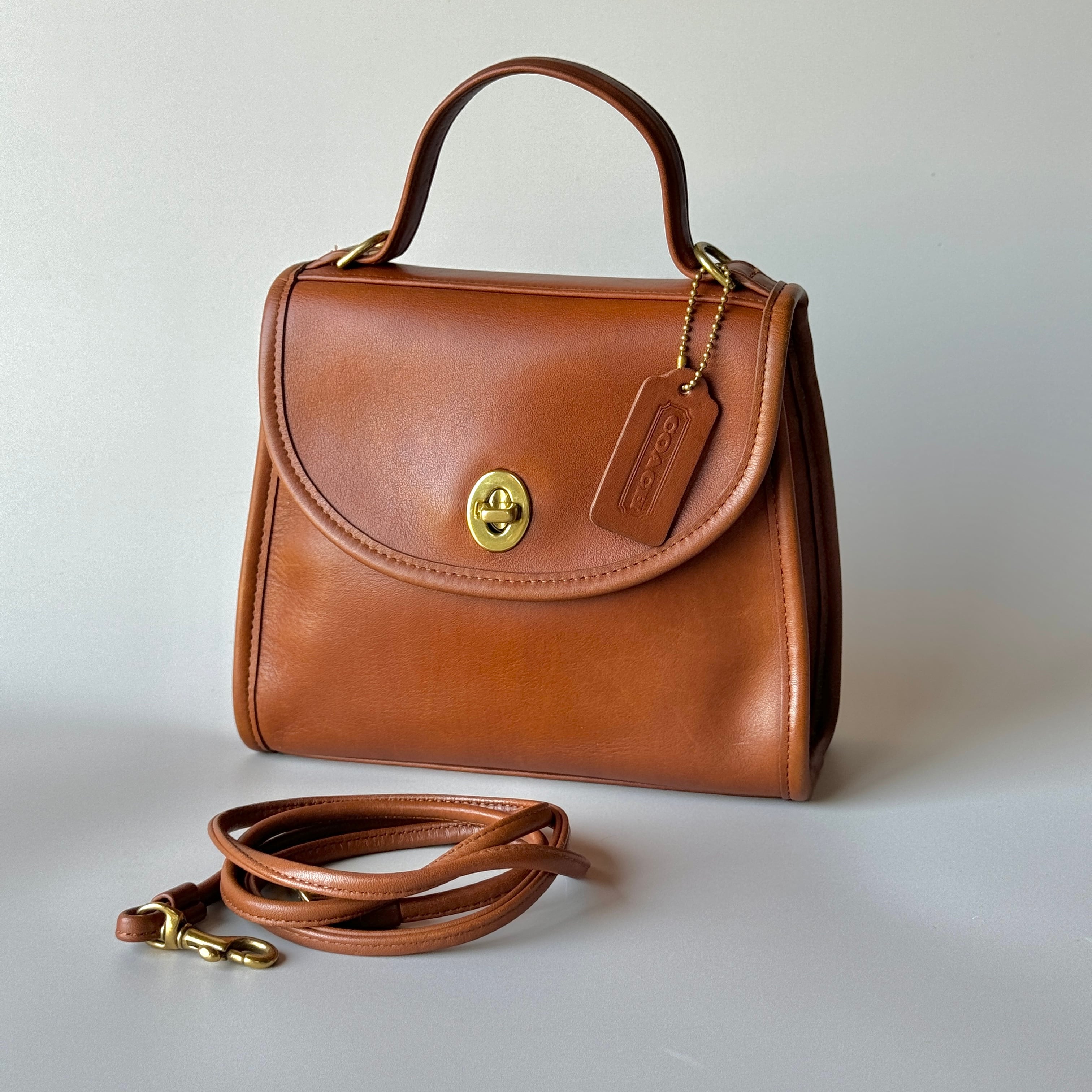 クリーニング済 old coach 9983 Regina Bag Vintage Coach 9983 Regina Bag '95 | ONE VINTAGE