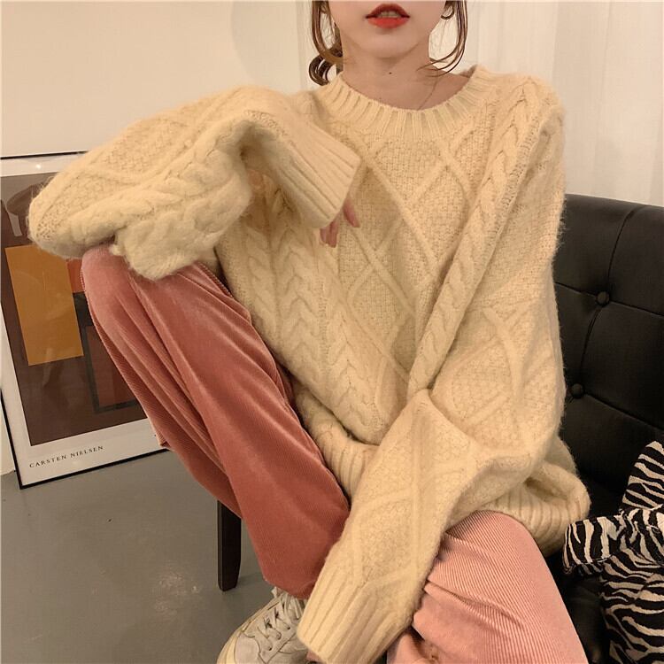 セーター トップス レディース ラウンド ネック 長袖 ツイスト 厚手 ゆったり ビッグシルエット オーバーサイズ ニット 3色 10代 20代 30代 40代 可愛い かわいい カワイイ もこもこ 大人女子 大人 大人可愛い おとな 韓国 トレンド 流行 春 秋 冬 通勤 通学 デイリー 普段着 デート 女子会 送料無料 カフェ巡り OL 学生 旅行 定番 普段使い 着回し ファッション こなれ感 コーデ 重ね着 モコモコ 主役級 お呼ばれ イベント パーティー