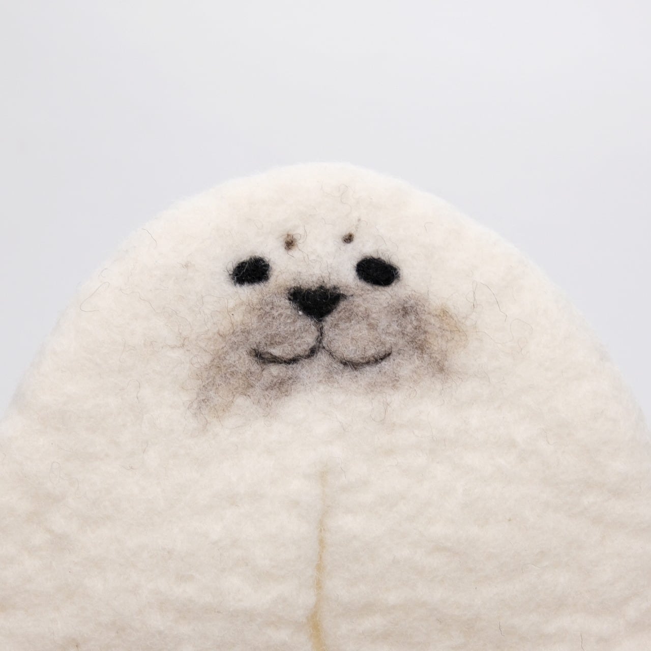 ふしぎのくにのものづくり工房 アザラシのポケットティッシュケース 白