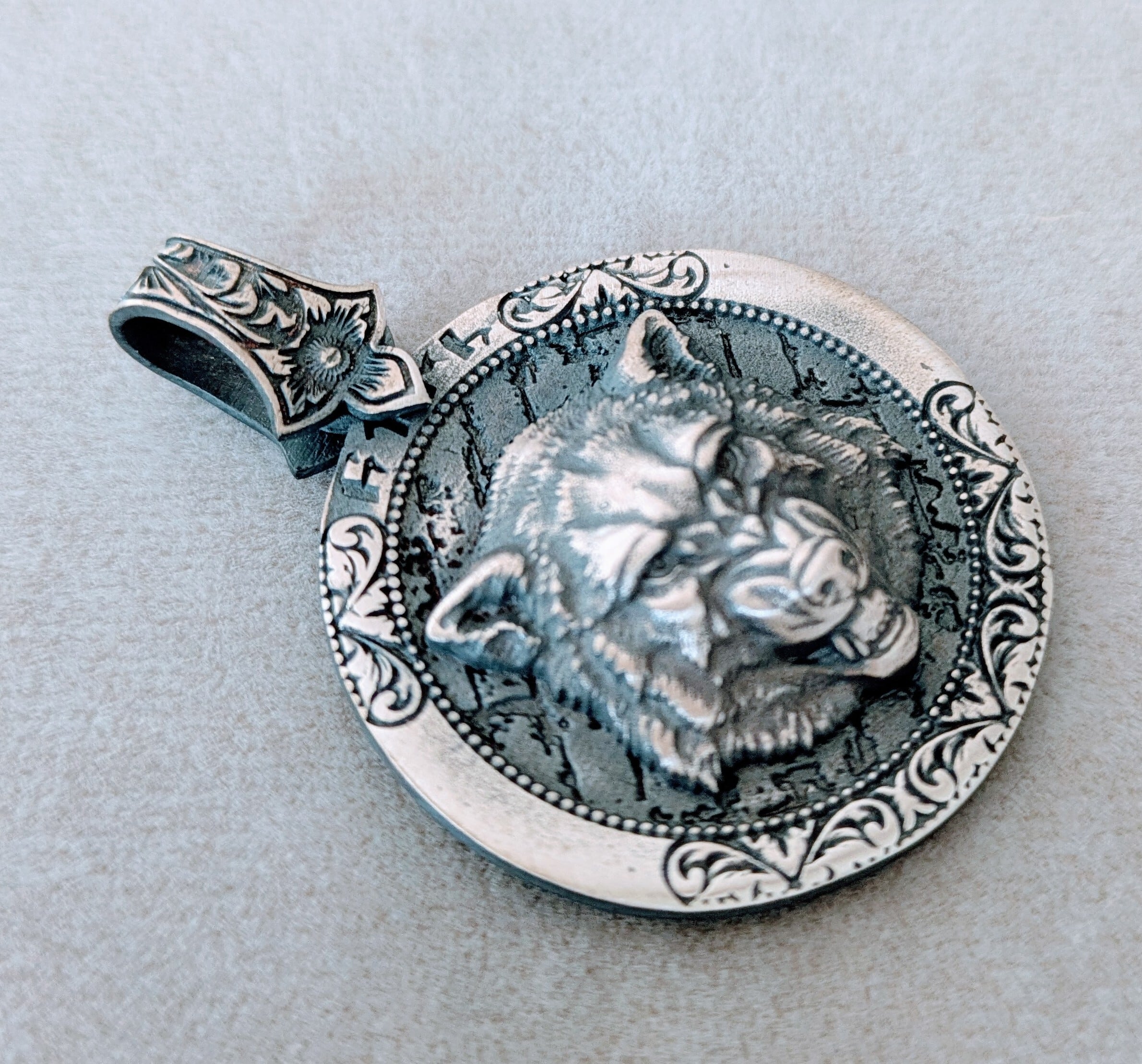 NEW＊トルコ製 ハンドメイド ペンダントトップシルバー925（オオカミ