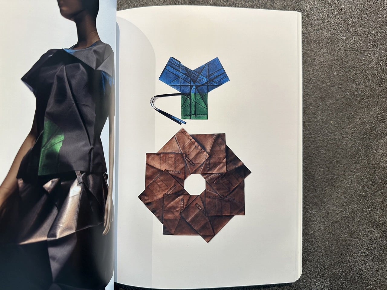 VF408】 MIYAKE ISSEY展: 三宅一生の仕事 | KITAZAWA BOOKSTORE