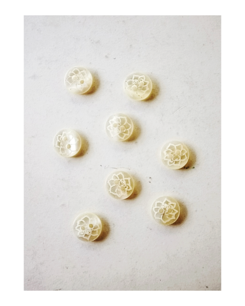 残5 フランス 40s 真珠色ティーローズとルーサイトボタン 8p アンティーク