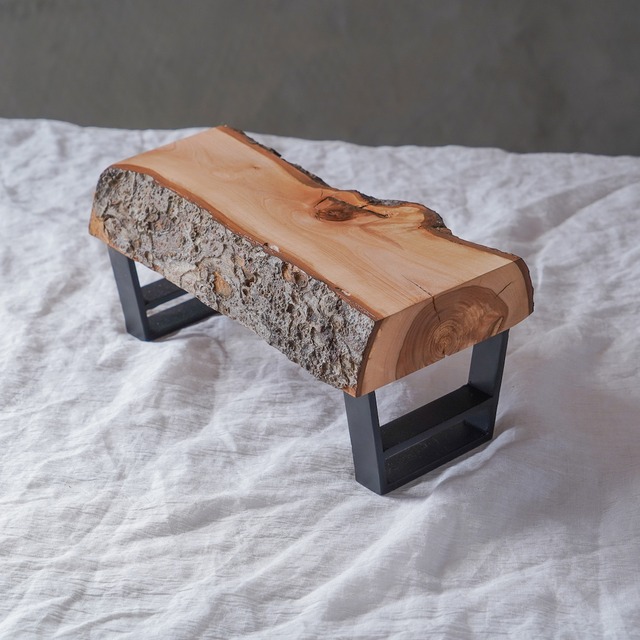 林檎の一枚板テーブル 　ディスプレイ用に  ＜送料無料＞