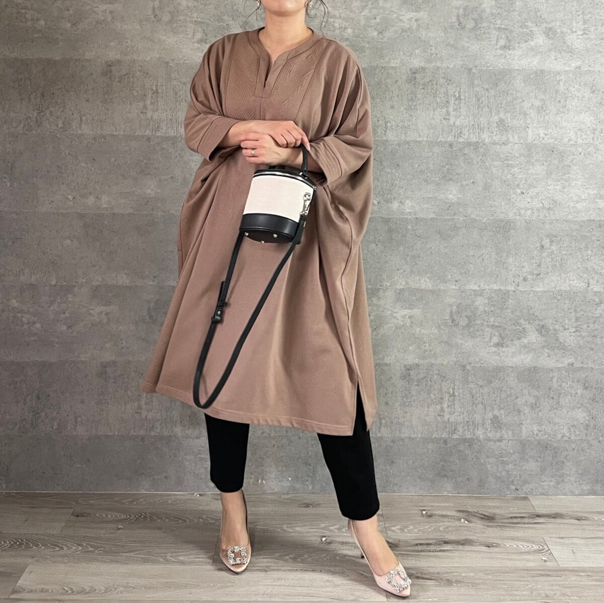 大人のゆるっと落ち感 ドルマンスリーブ刺繍カフタンワンピース:ココア