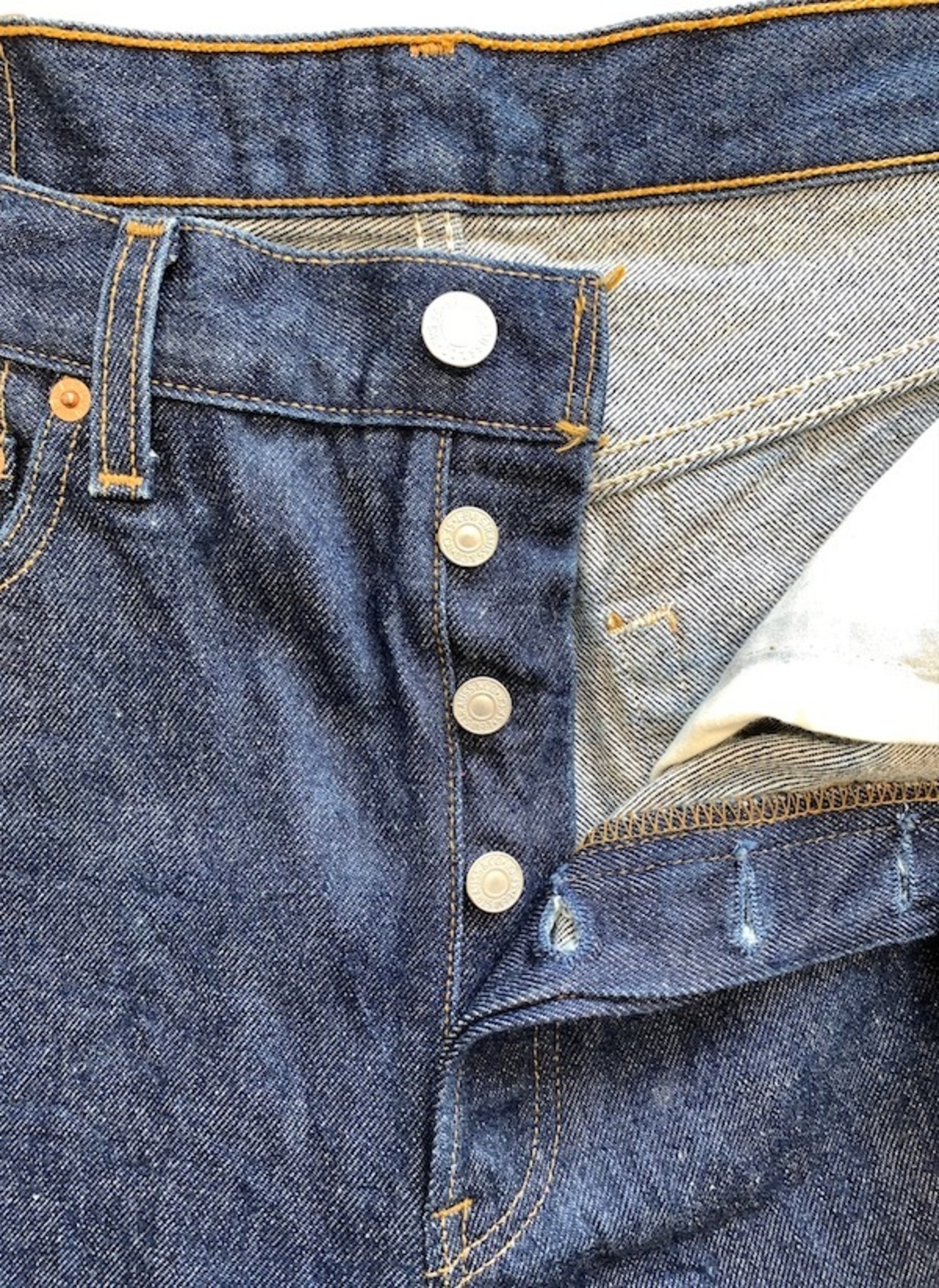 M-151 リーバイス Levis501 レギュラー古着 2001年米国バレンシア製 刻印555 W 82cm(ぐるり)L 66cm(ぐるり)#copri