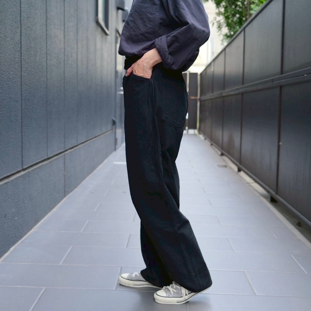 COMOLI（コモリ） ブラックデニムベルテッドパンツ C03-03001 | Pay ID