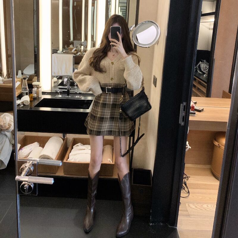 セーター女性ルーズアウター香港スタイルのVネックショートニットセーター2020秋冬新作eseレトロカーディガンジャケット ブラックストロベリース4575194047