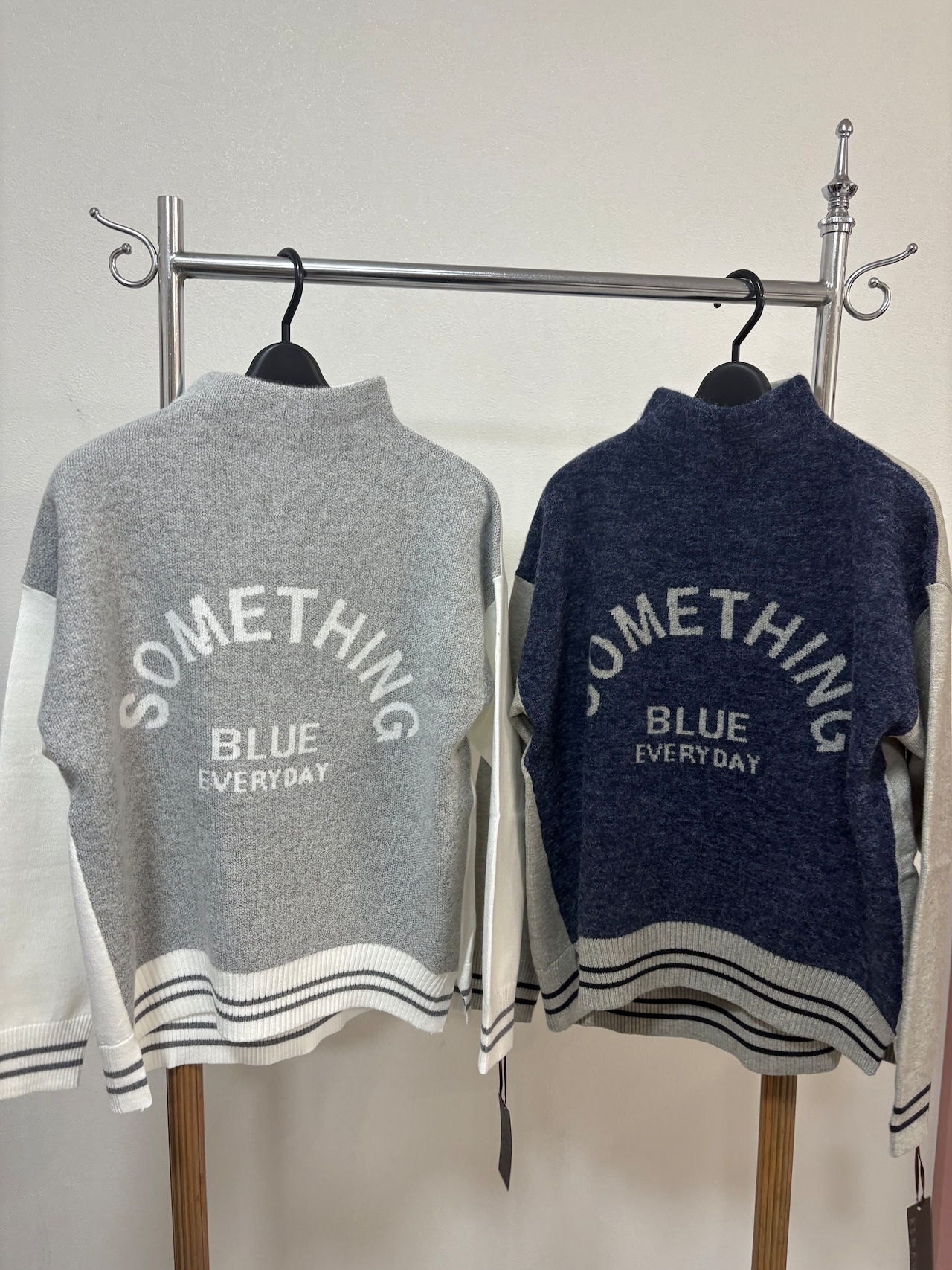 RUNAULT バイカラーロゴニット 556707