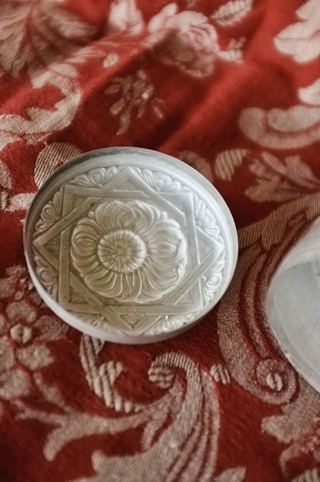 1900s フランス 灰色アスターと八芒星とアルミパウダーケース アンティーク
