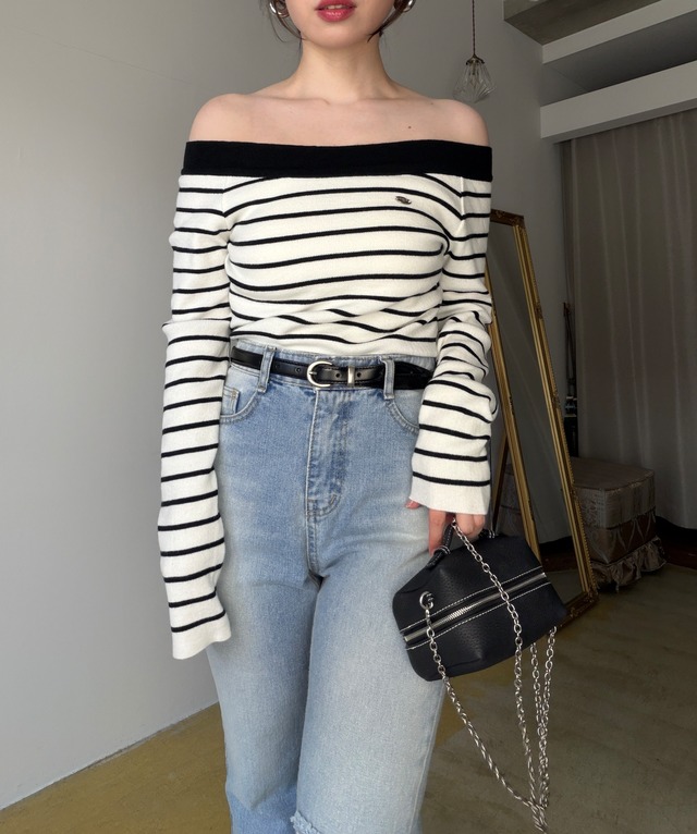 【予約販売　9/25〜順次発送予定】ミニプレートボーダーオフショルダーニットtops【ホワイト×ブラック】