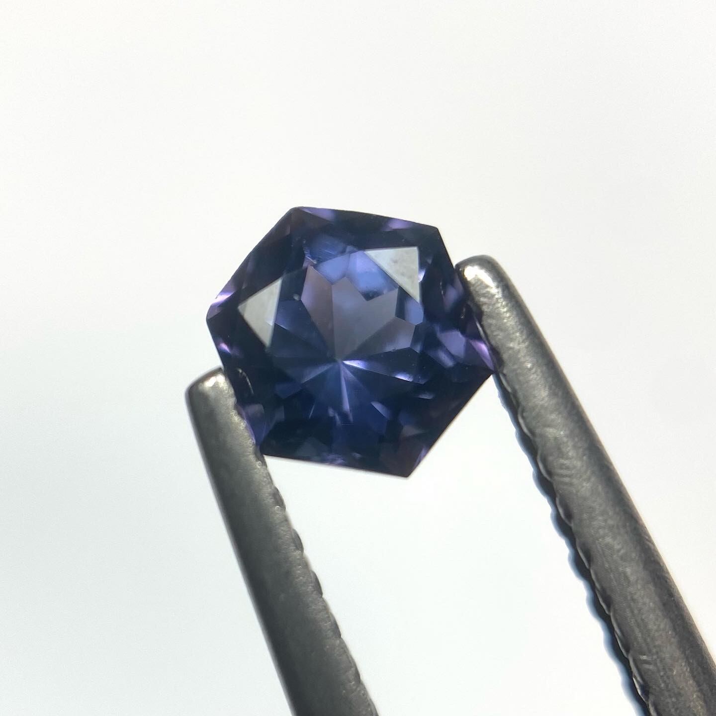 寒空に光る星　スピネル