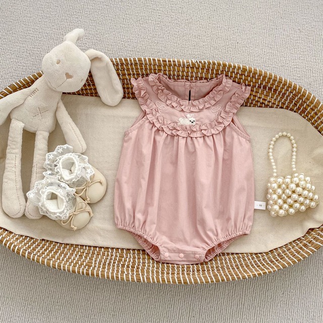 【BABY】うさぎ刺繍フリルノースリーブロンパース - 16