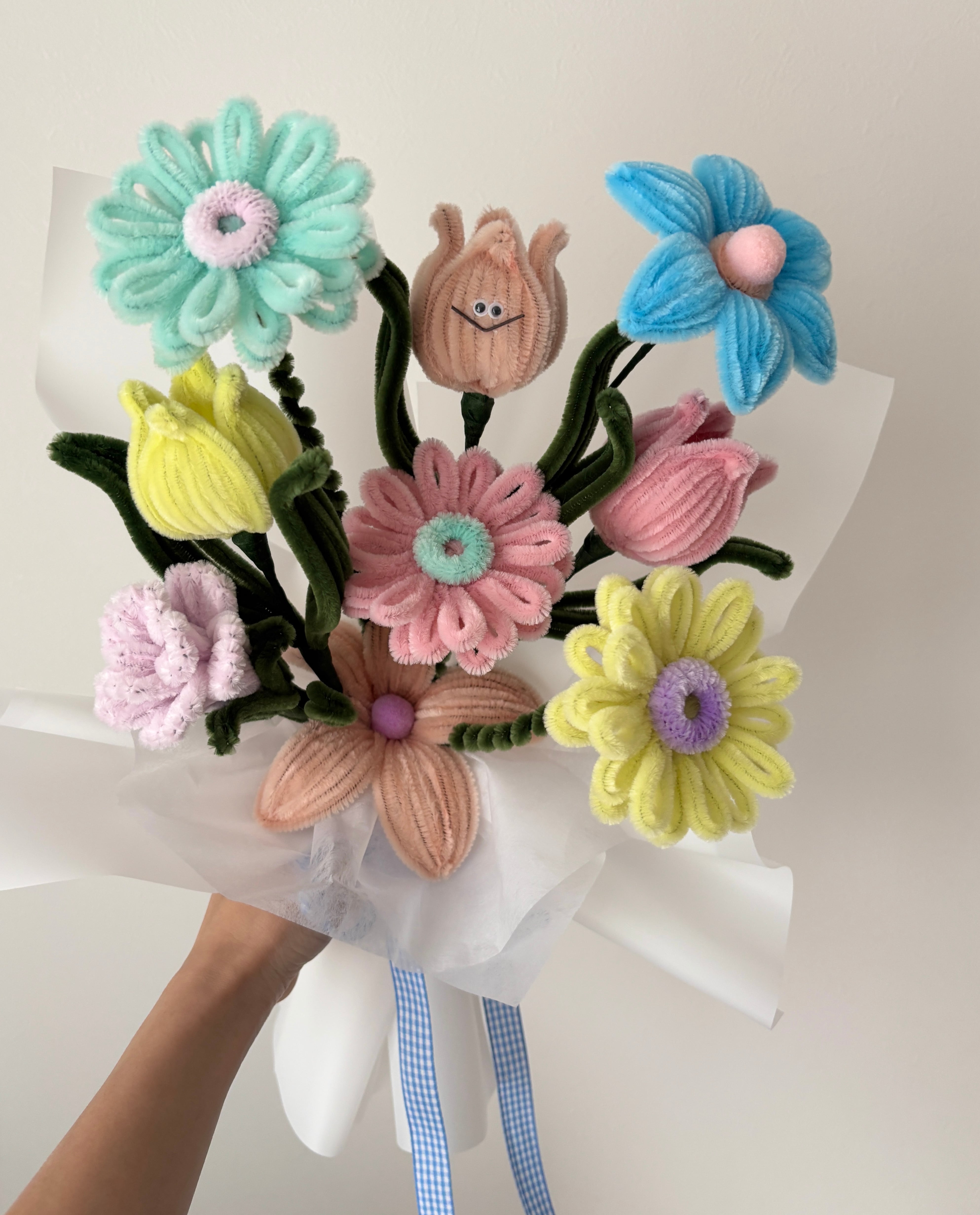 顔つきチューリップ入り花束M(モールフラワー9本) | VOMUL