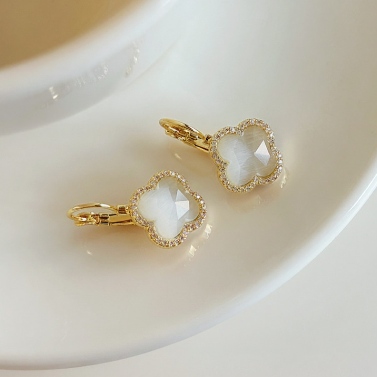 クローバーモチーフ ゴールド シェルホワイト ピアス 1color P26004・画像10