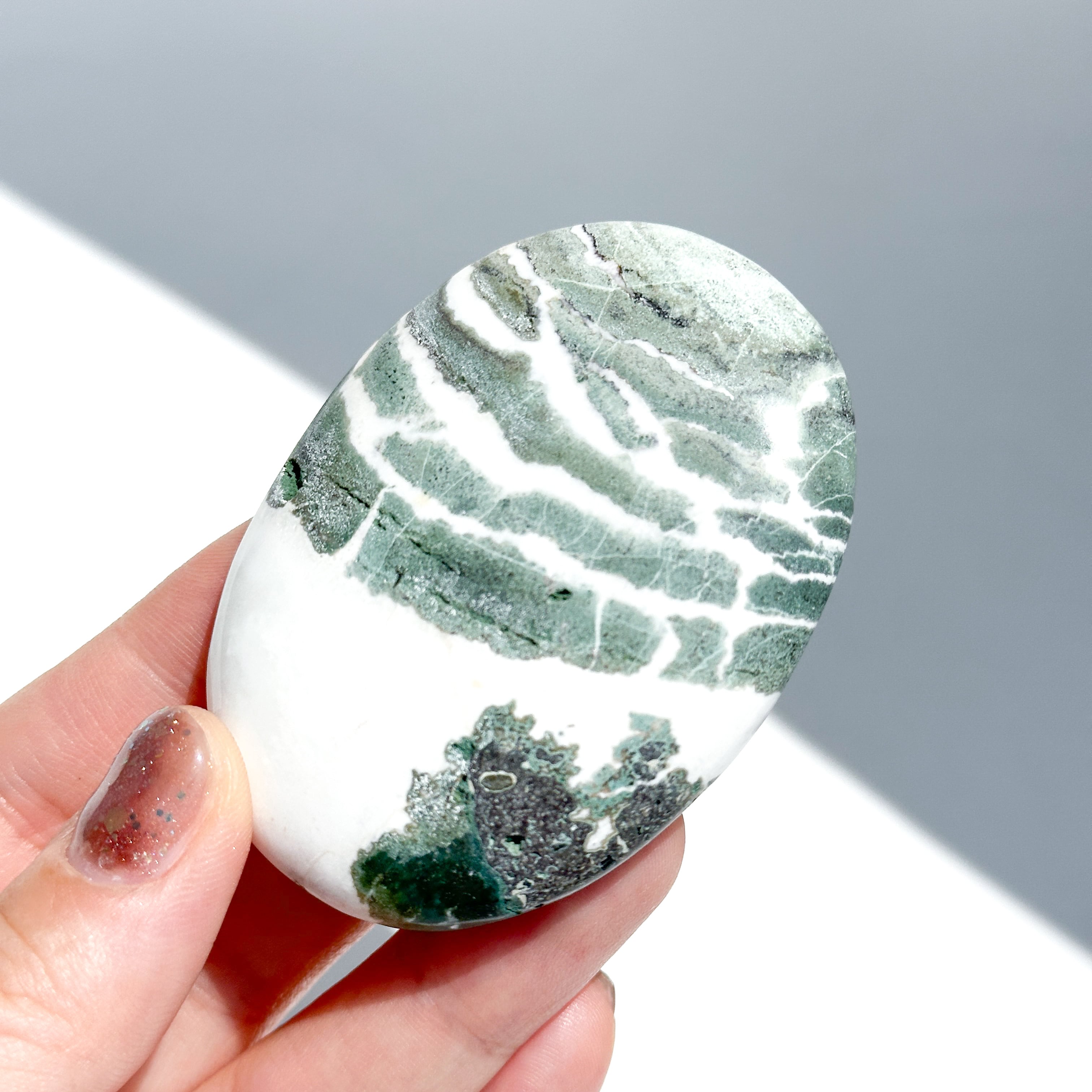 グリーンサードオニキス パームストーン42◇ Green Sardonyx ◇天然石