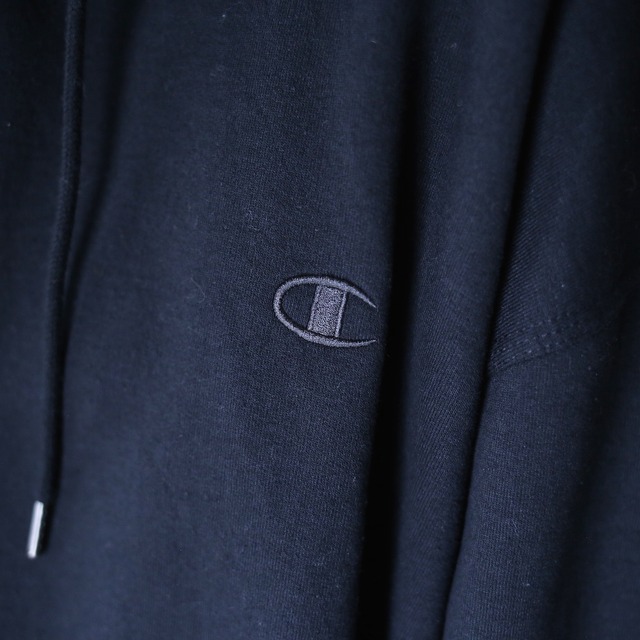 "Champion" black color super over silhouette sweat parka