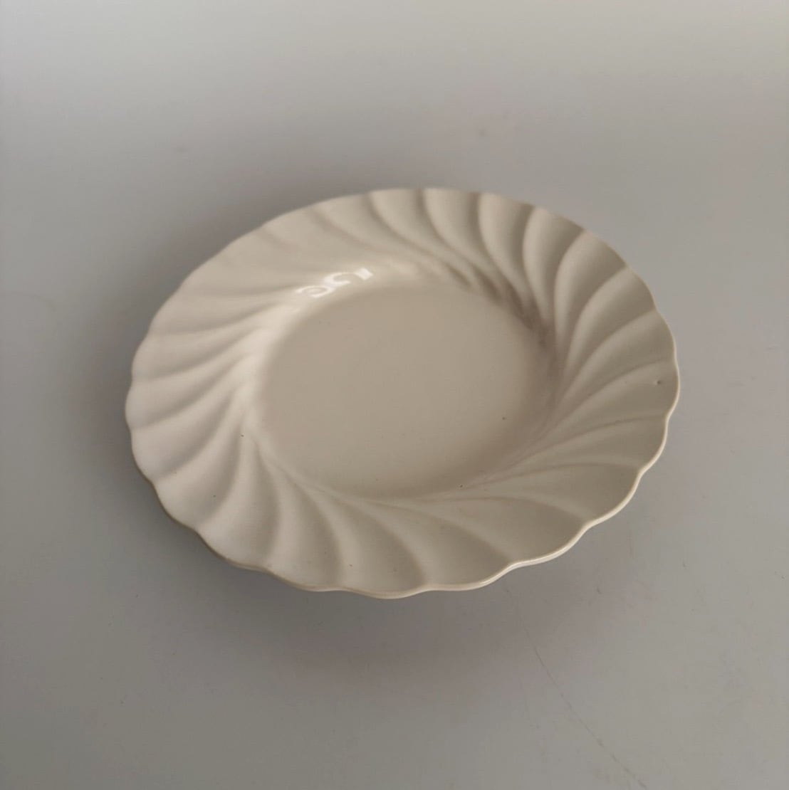 山本拓也　流線輪花皿