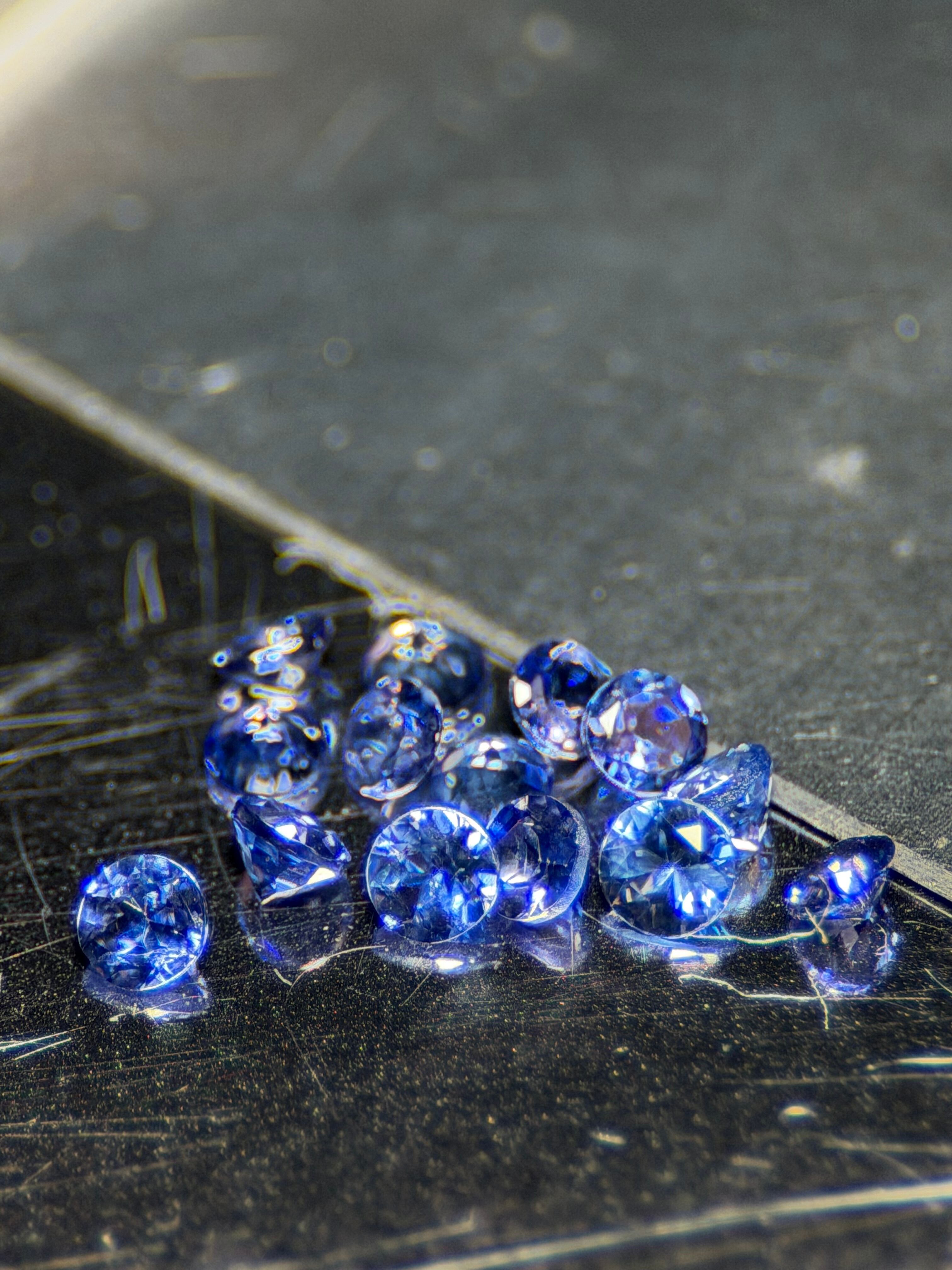スフェーン 2個で1.40ct 5.5mmラウンド | パライバトルマリン by