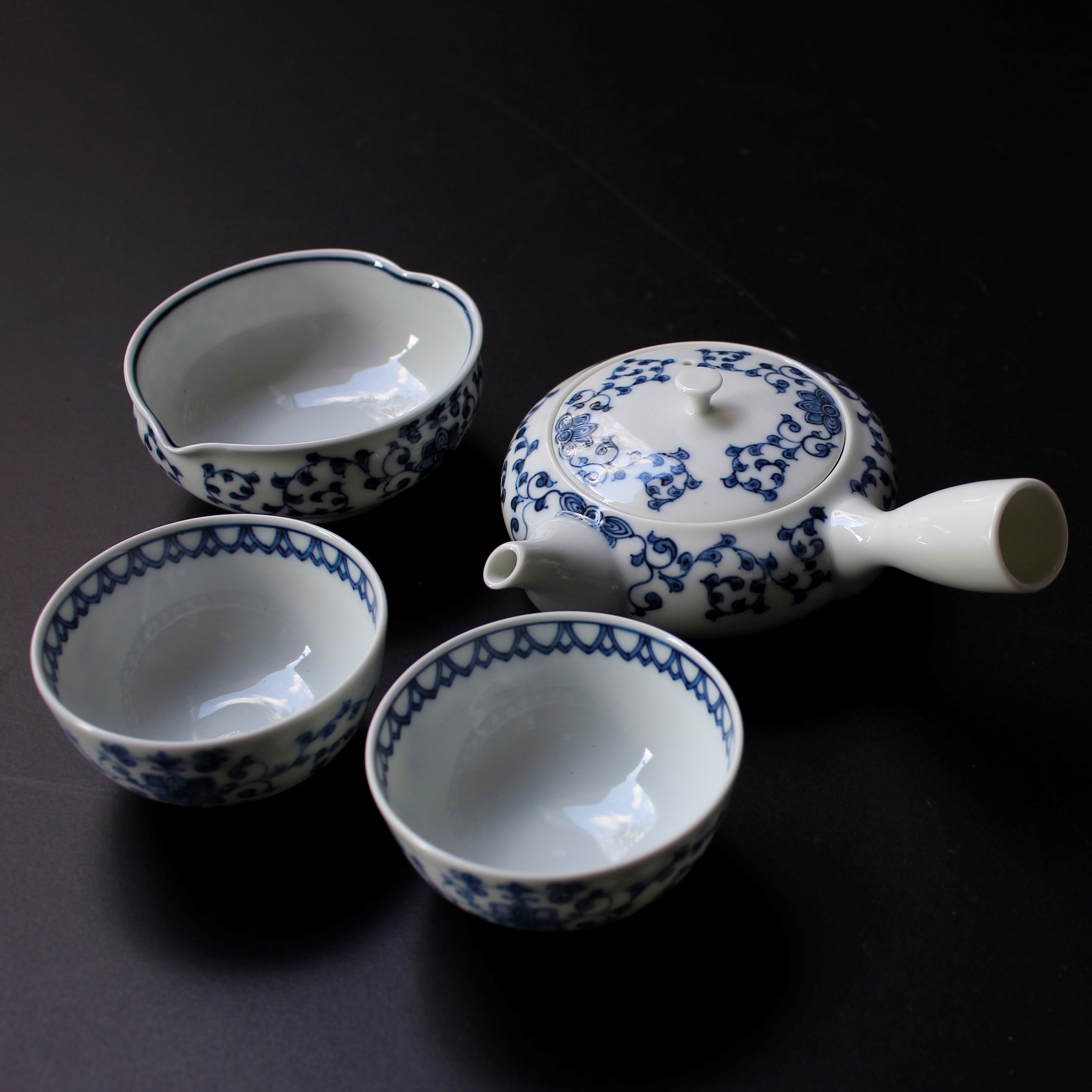 AS 平戸松山 花唐草 玉露急須 | 芦屋貴兆陶家 online shop