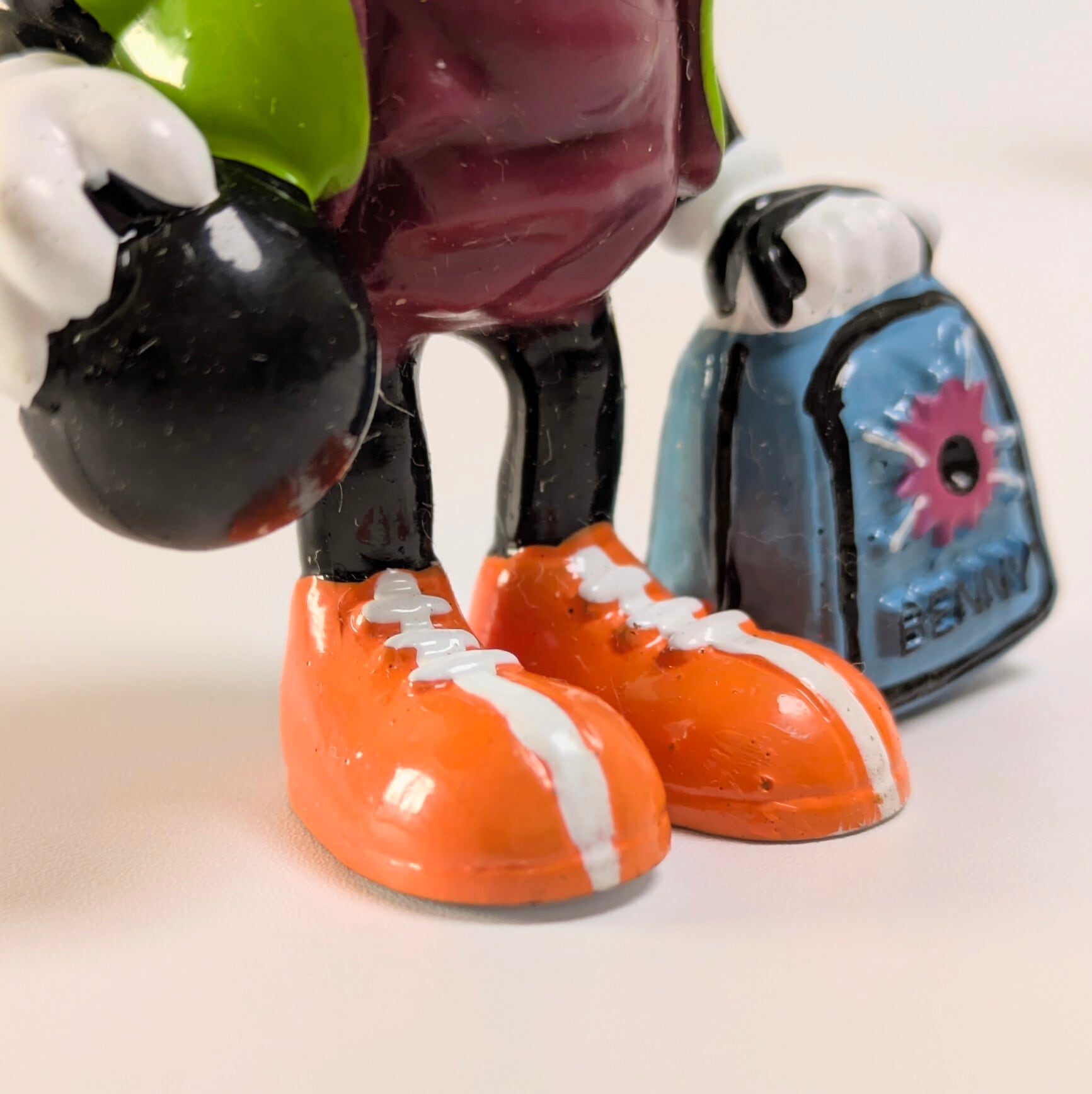 ☆ VINTAGE 1991 ☆ 【 California Raisins（カリフォルニアレーズン）】『 Benny Bowler ( ベニー ) / Hardee's / CARD有り 』 ハーディーズ ミールトイシリーズ / PVC フィギュア ビンテージトイ 〚アメリカン雑貨 アメトイ〛