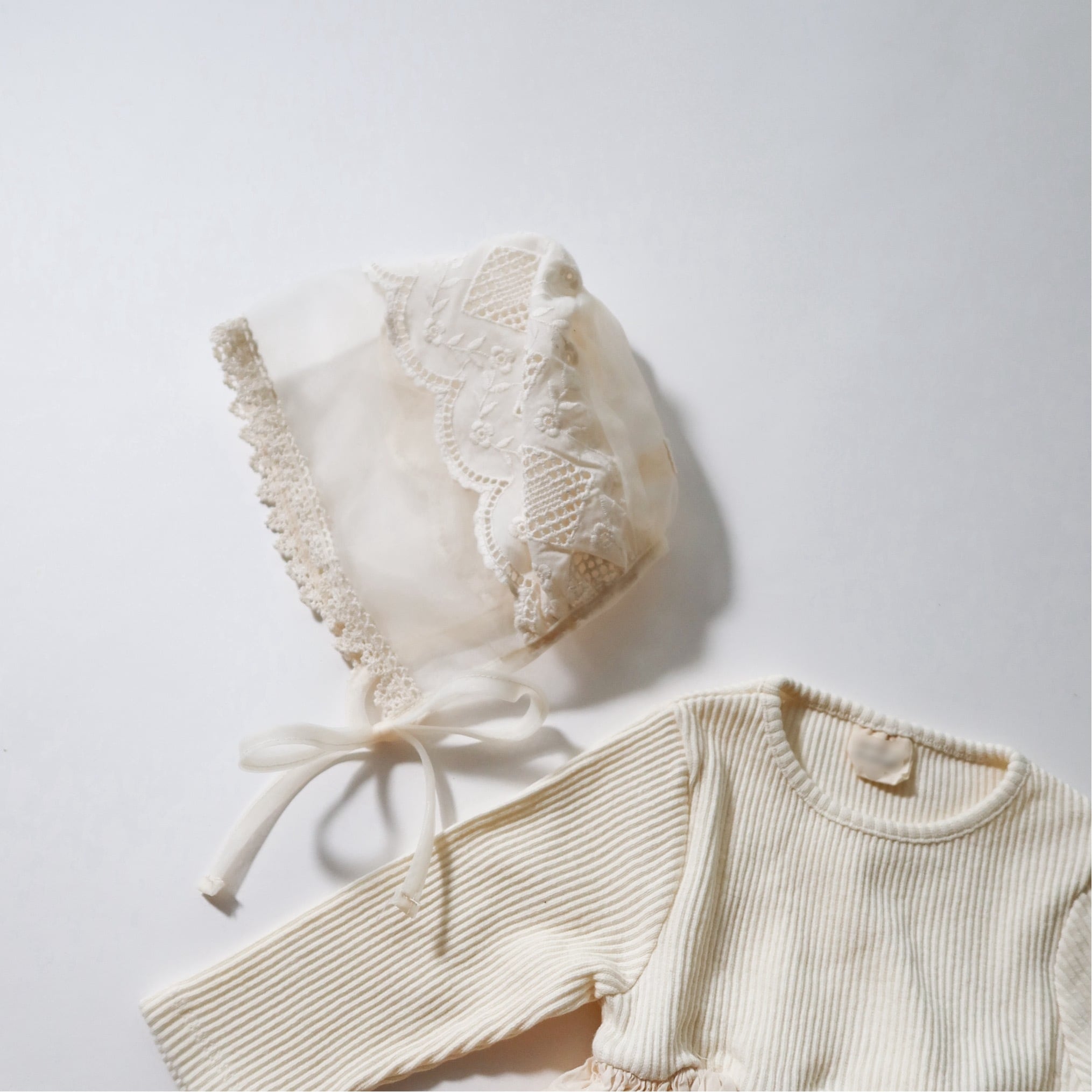 デイジーレースボンネット