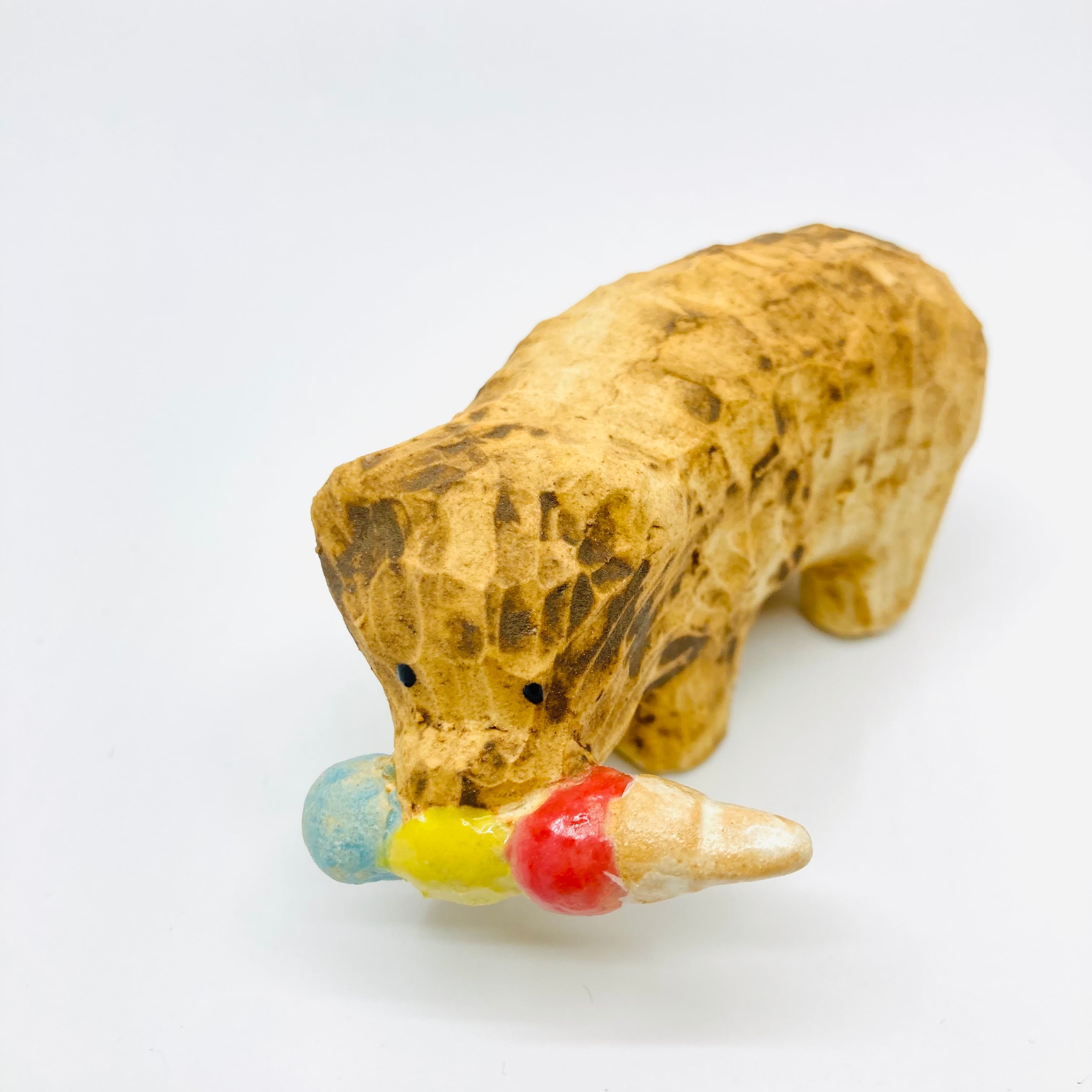 木彫り熊（アイス）の置き物 / すずきたまみ / 陶芸作品