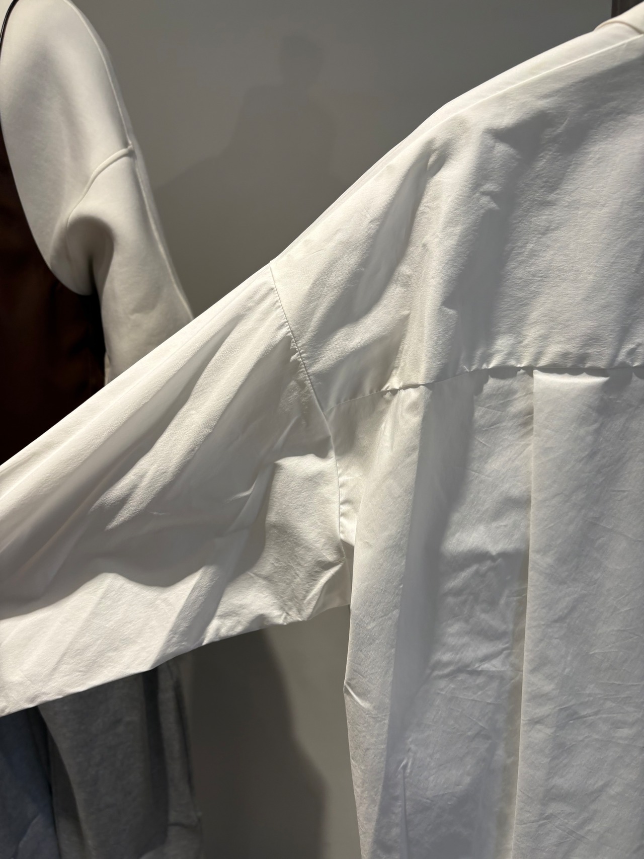 LUGIVA ビックタックシャツ　302504