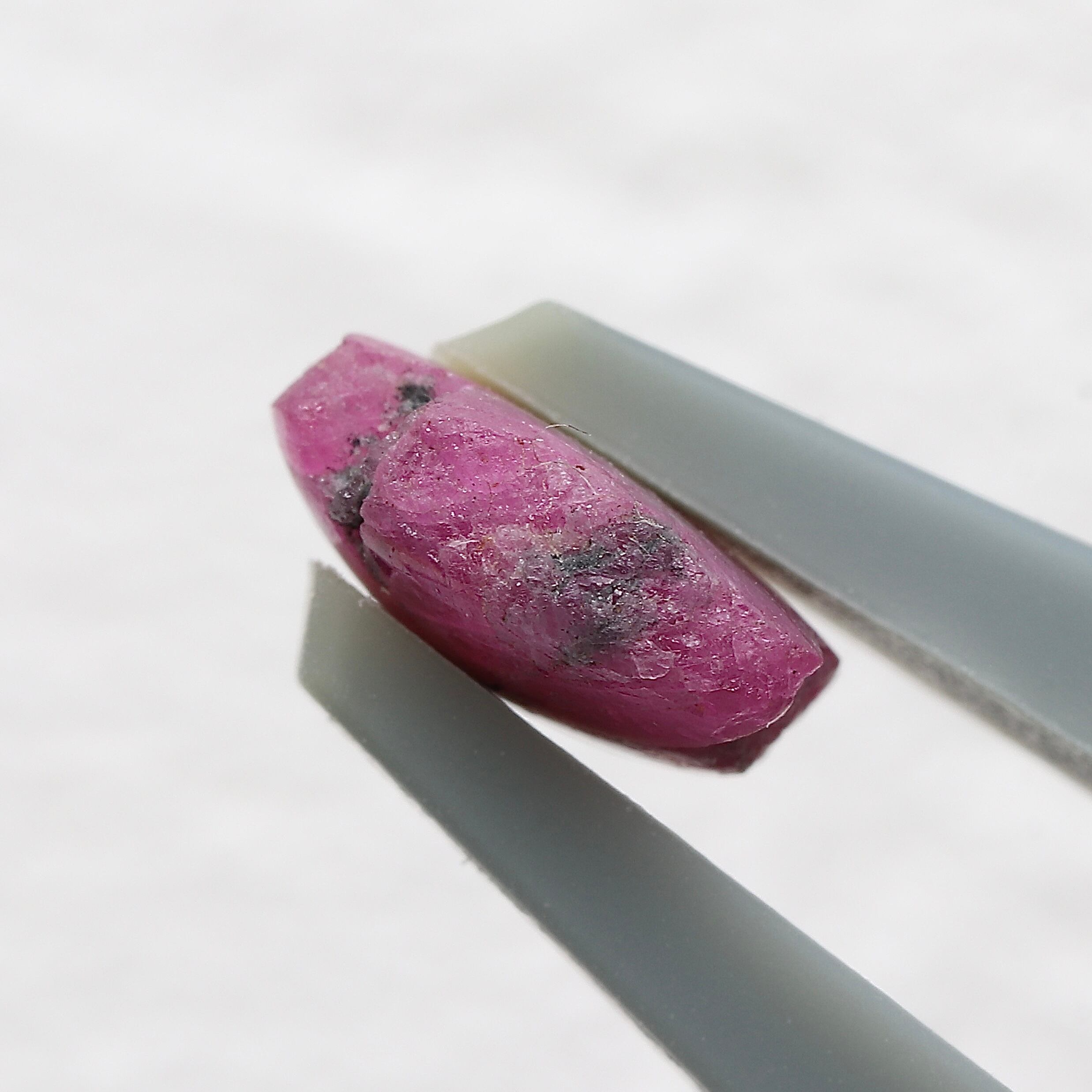 トラピッチェルビー 0.85ct | 色石堂