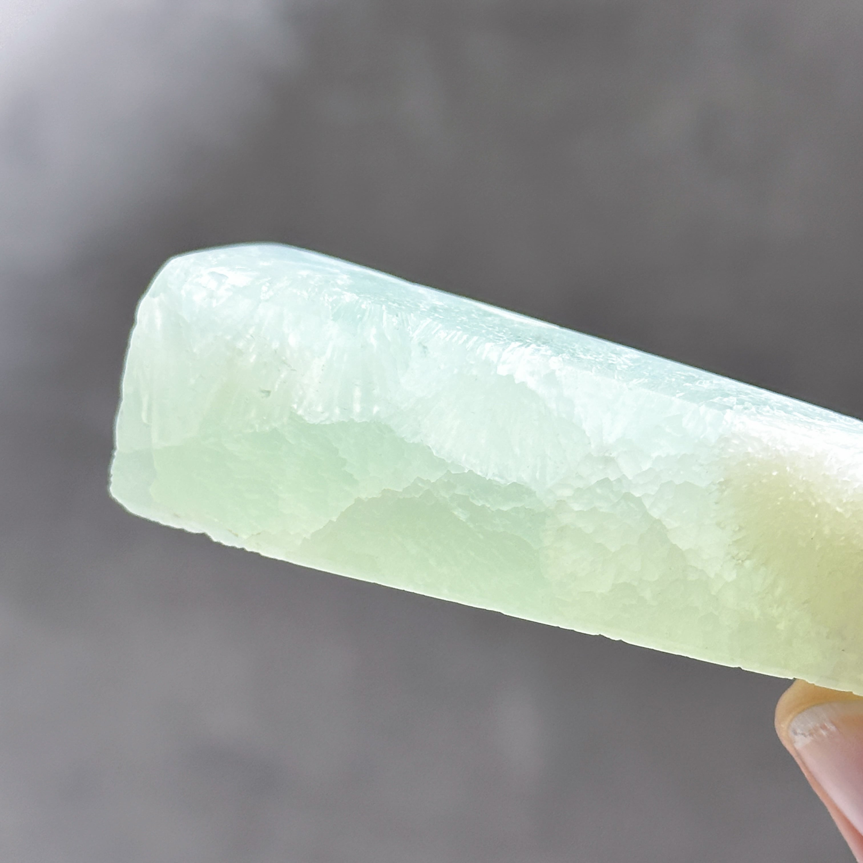 ピスタチオカルサイト タワー51◇ Pistachio Calcite ◇天然石・鉱物