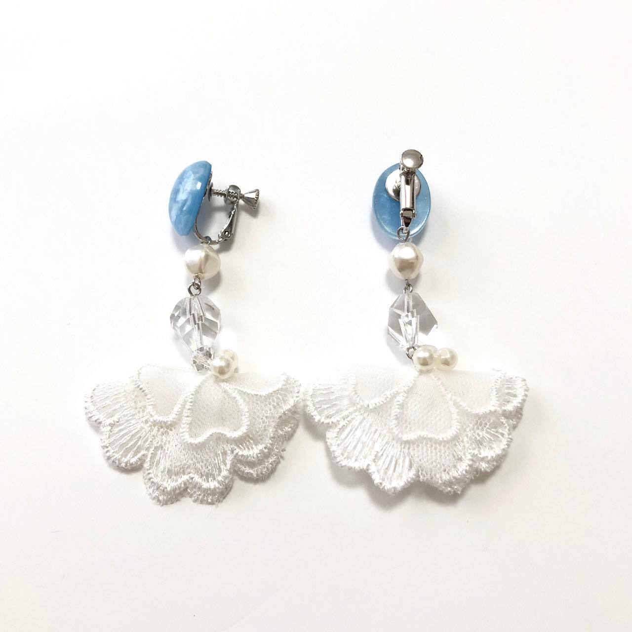 チェコトップと白いお花の〈ピアス/イヤリング〉 | Dua-アクセサリー