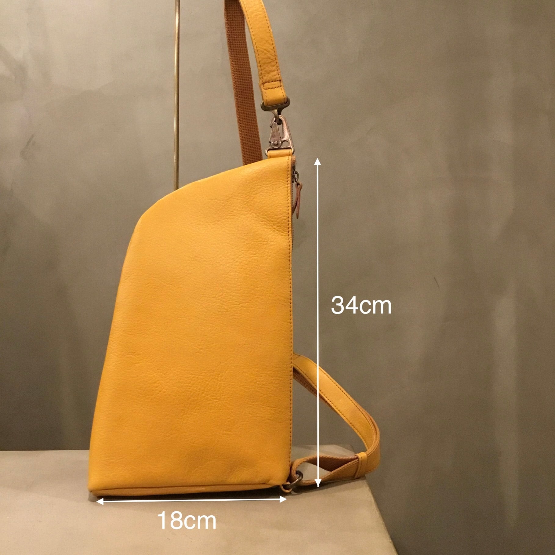 ボディショルダーバッグ。柔らかい牛革。男女兼用。 | -LESS (レス) 革