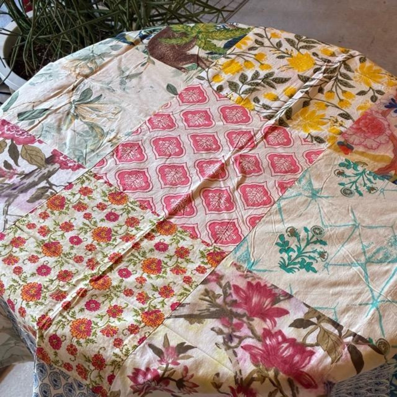 India Print Patchwork Multi-Cloth 110cm×110cm White　インド　プリントパッチワークマルチクロス　ホワイト　アソート　ボタニカル　マルチカバー　