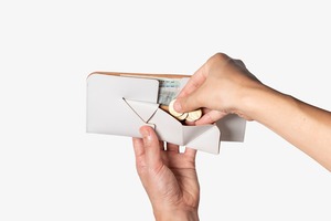 コインケースが取り外せる財布　BI-FOLD WALLET & [FLIP] / CHOCOLATE