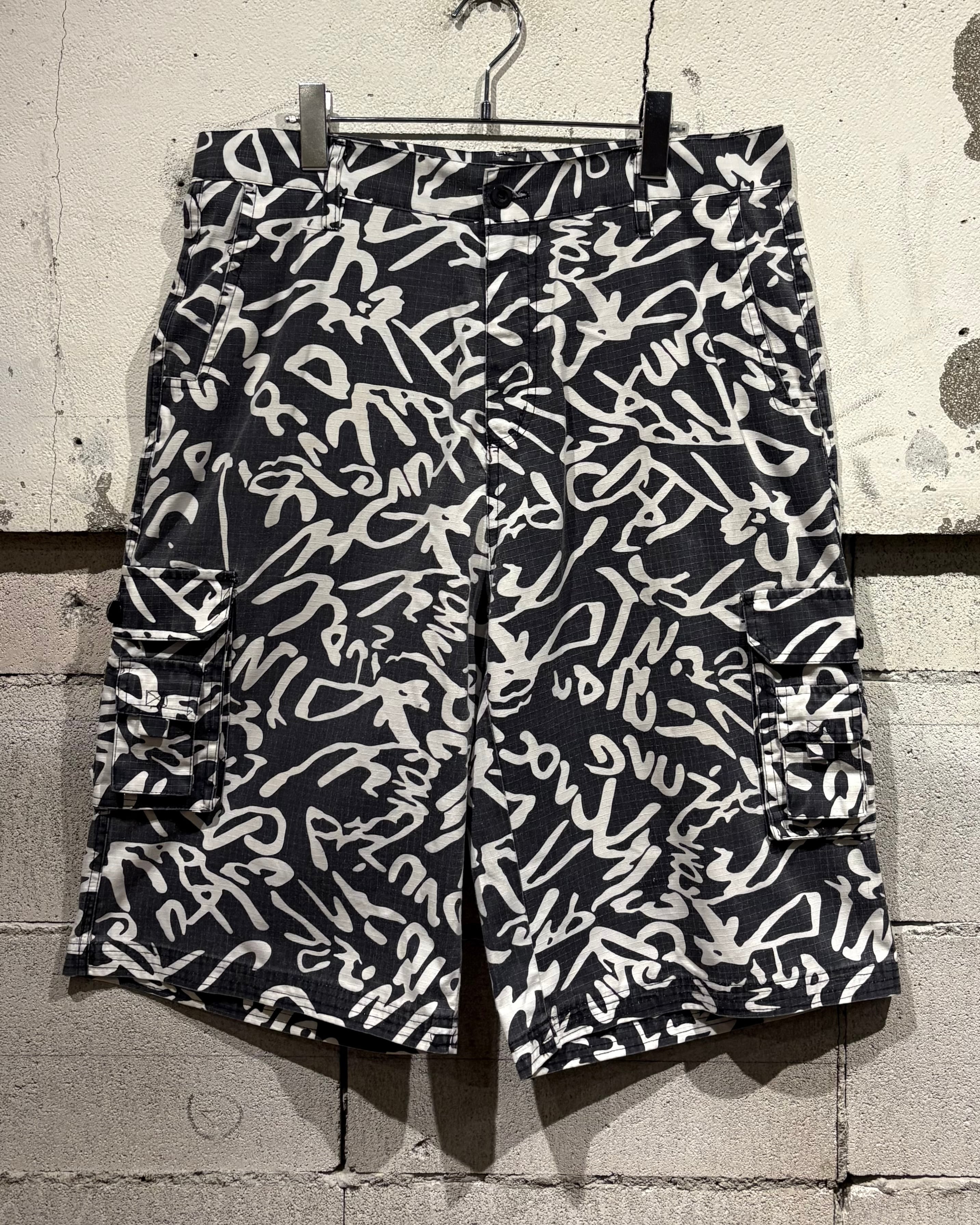Caka otto】Graffiti Art Pattern Vintage Cargo Shorts | Caka(カカ