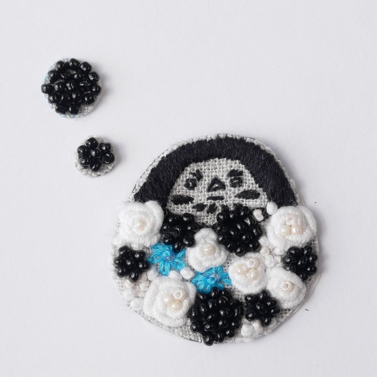 手刺繍シール ししゅール 花ダルマ Bk 刺繍ステッカー スマホ 花刺繍 ワッペン F I T O フィト