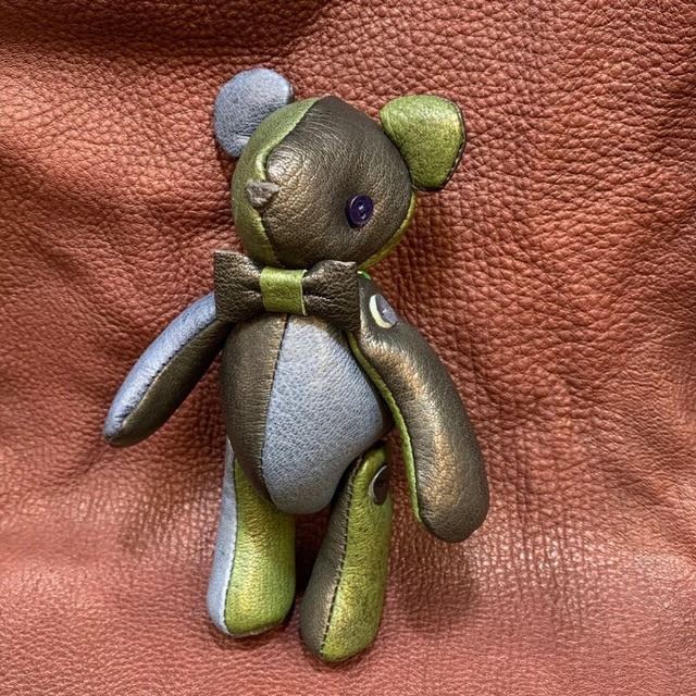 ジビエレザー鹿革ベルベア★端革を使ってアップサイクル「ベルズベア」写真の1点販売です　シックなネイビー×ダークグリーン系