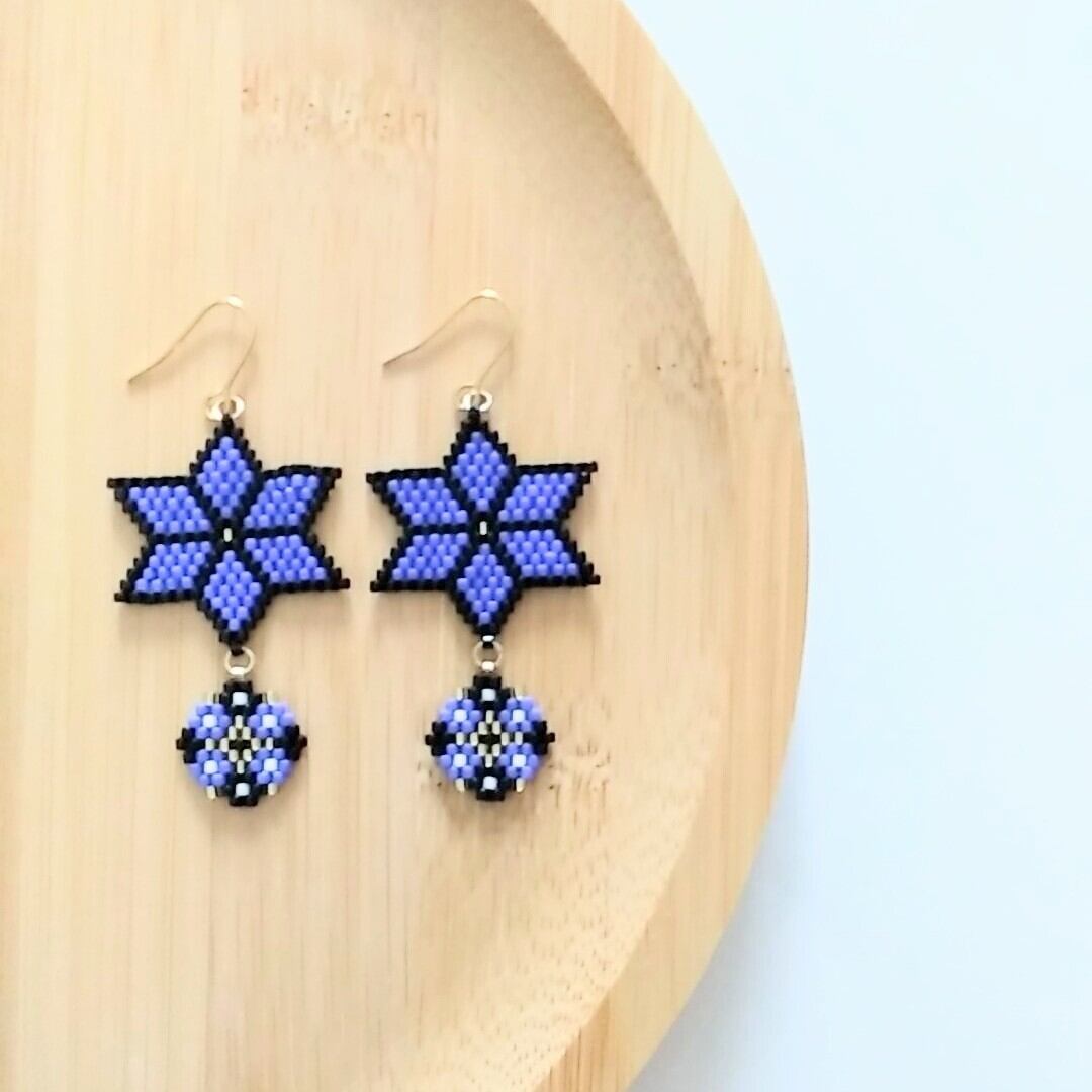 デリカビーズピアス◎北欧の馬ダーラナホースピアス◎ 緑系 #a016 デリカビーズピアス◎北欧の馬ダーラナホースピアス◎ 緑系