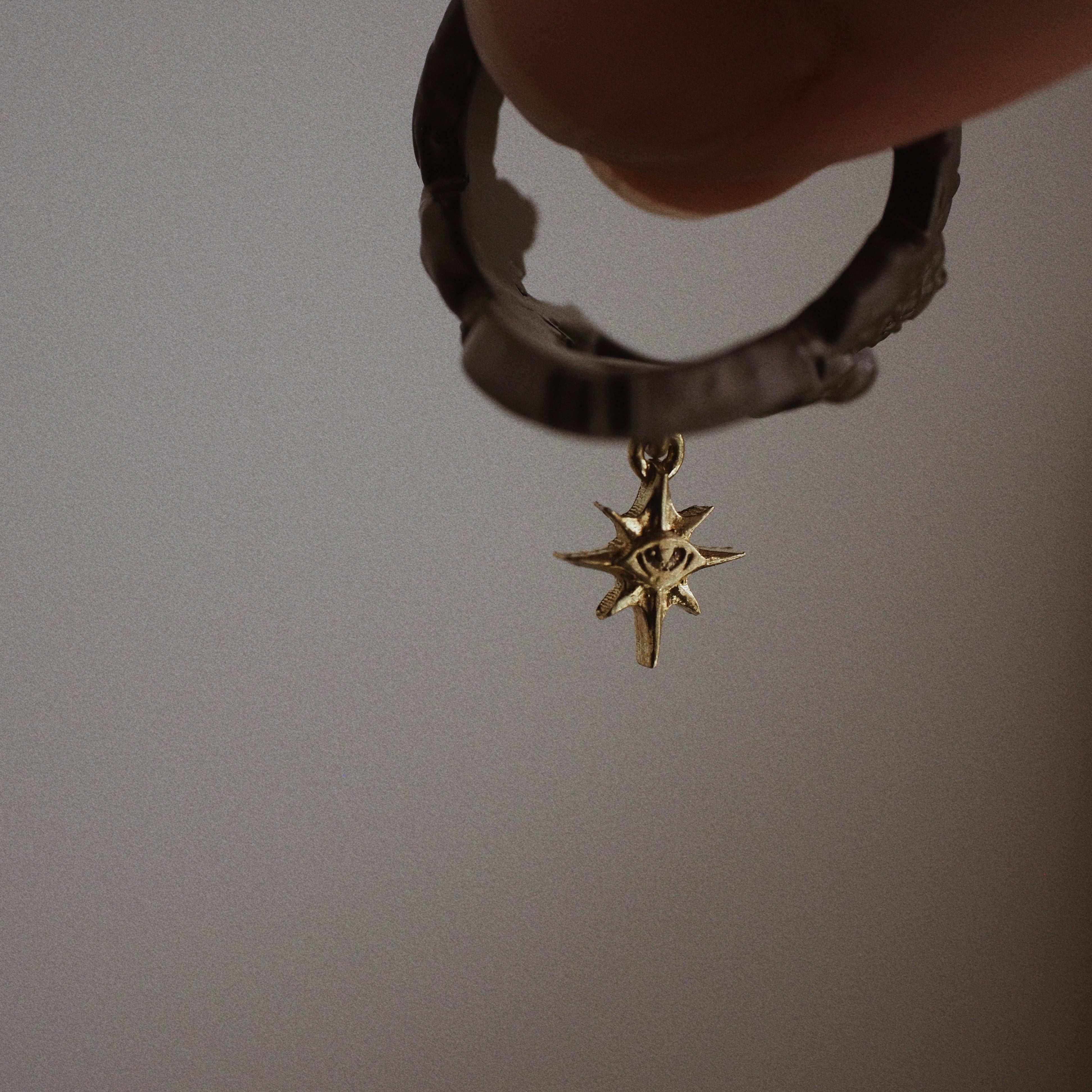 翼をなくした天使のリング ダーク | 星屑美術館