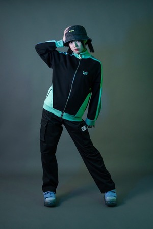 ∴ yuenii training suit β set / alien