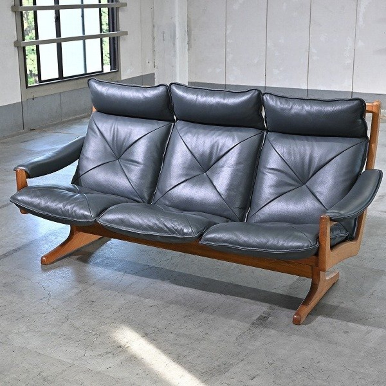 北欧ノルウェー製 LIED MOBLER トリプルソファ チーク無垢材 本革 3人掛けソファ 3シーター アーム ラウンジ リビング 寝室 リードモブラー