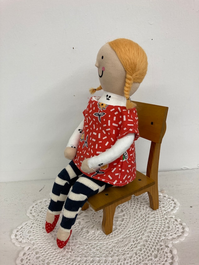 sokko doll   sitting